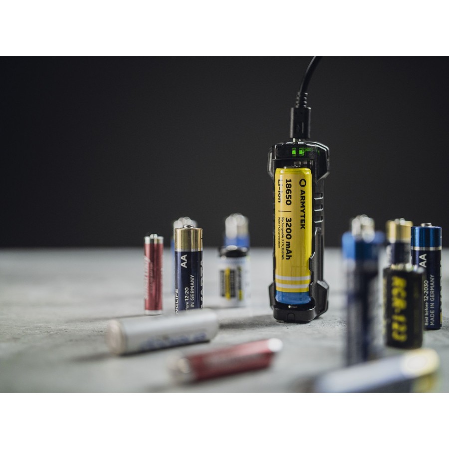 ARMYTEK ALIMENTATOR PORTABIL PENTRU ACUMULATORI - MODEL HANDY C1 PRO