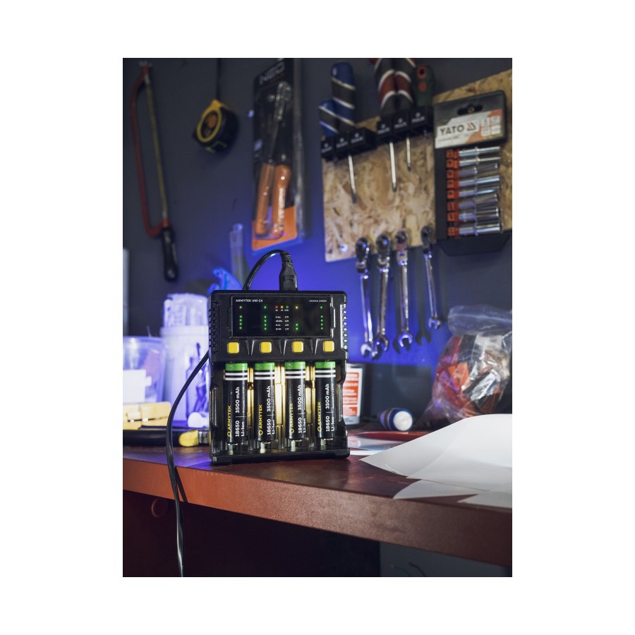 ARMYTEK UNI C4 PLUG TIPO C - CARICABATTERIE UNIVERSALE