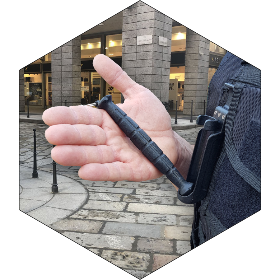 RED CLAW KUBOTAN WITH WINDSHIELD BREAKER AND TECHNOPOLYMER MODULAR CASE