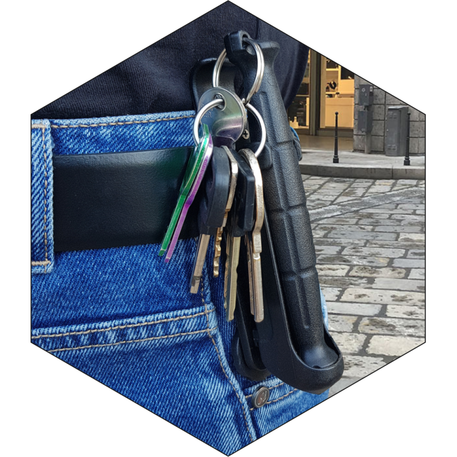 RED CLAW KUBOTAN WITH WINDSHIELD BREAKER AND TECHNOPOLYMER MODULAR CASE